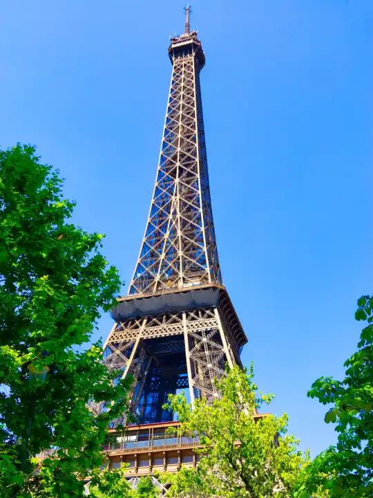 Der berühmte Eiffelturm in Paris