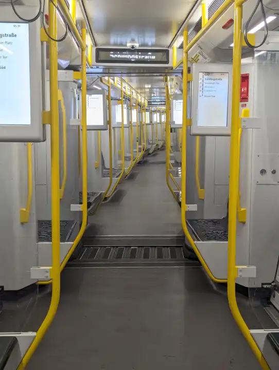 Innenaufnahme einer U-Bahn der BVG in Berlin