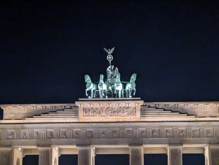 Brandenburger Tor in Berlin bei Nacht