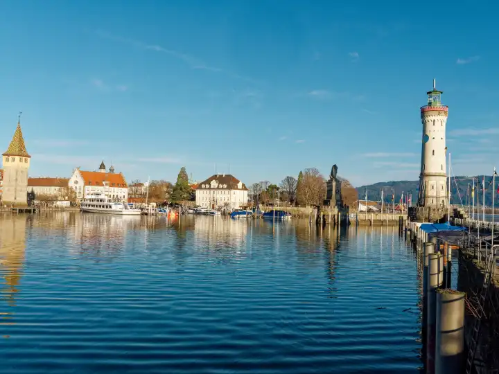 Lindau am Bodensee mit Leuchtturm und Bayerischem Löwen